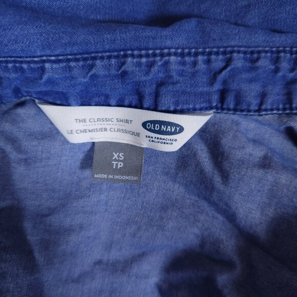 Old Navy Classic Button Shirt Womens XS Blue Chambray Denim Top Preppy Work - Picture 3 of 11